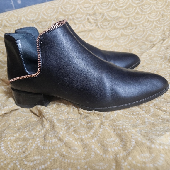 Halogen Piper Bootie Black Leather Ankle boots close toe slip on shoes size 6.5 - Picture 10 of 16